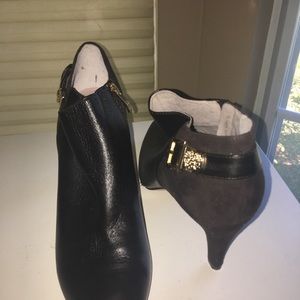 Leather and suede chocolate bootie